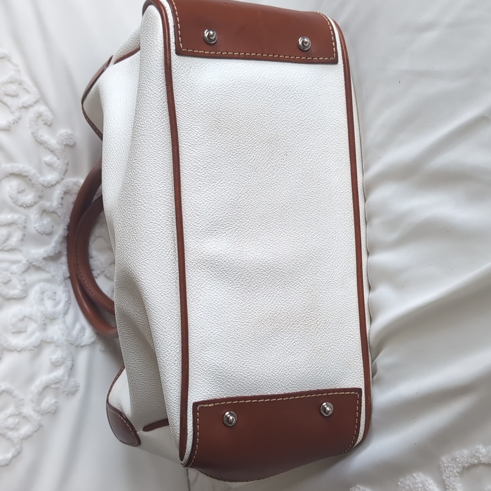 Dooney & Bourke Archives-Pebble Leather Tuck Lock Tote-White/British Tan NEW - Picture 6 of 15
